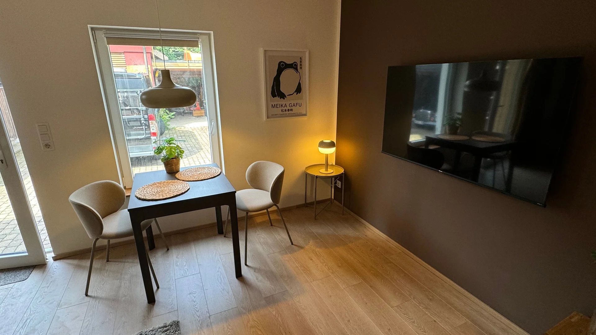 Student-friendly room in  with modern amenities