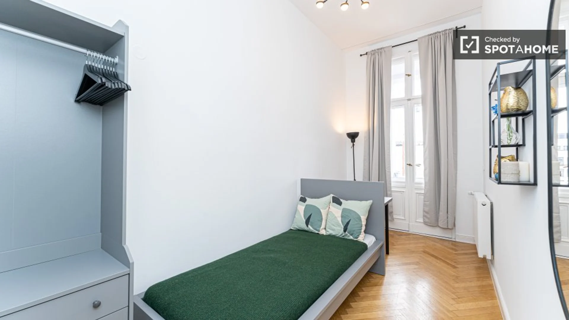 Budget-friendly student room close to campus in 