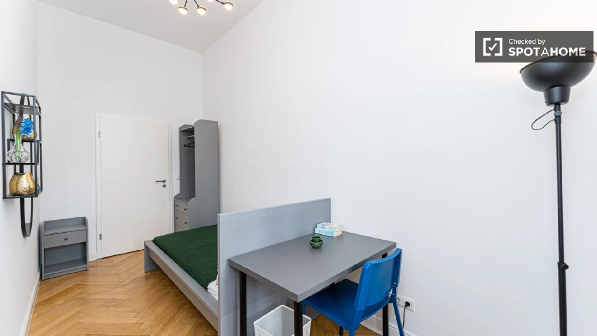 Cozy room for students available in 