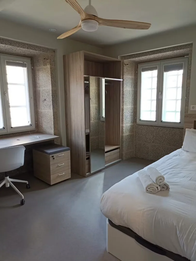 Quarto amigo do estudante em  com comodidades modernas