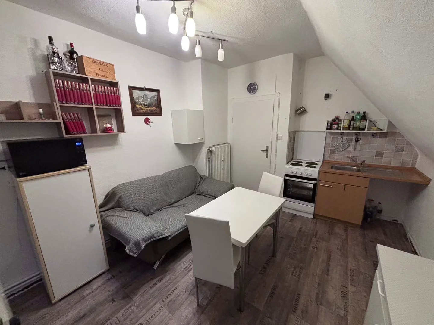 Budget-friendly student room close to campus in 