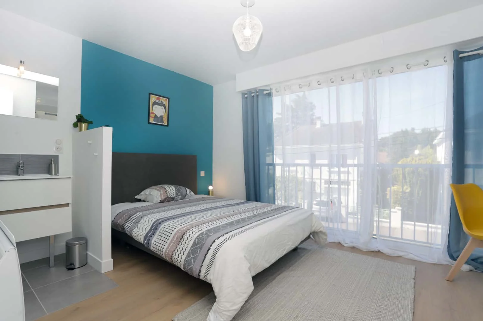 Economical student room with convenient location in 