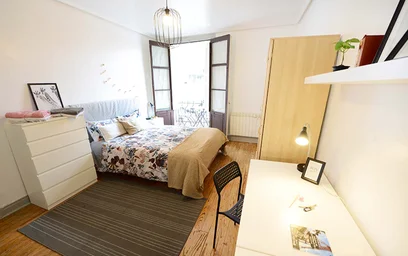 Quarto privado em Fika Kalea, 48006 Bilbo, Bizkaia, Spain, imagem 10 de 18