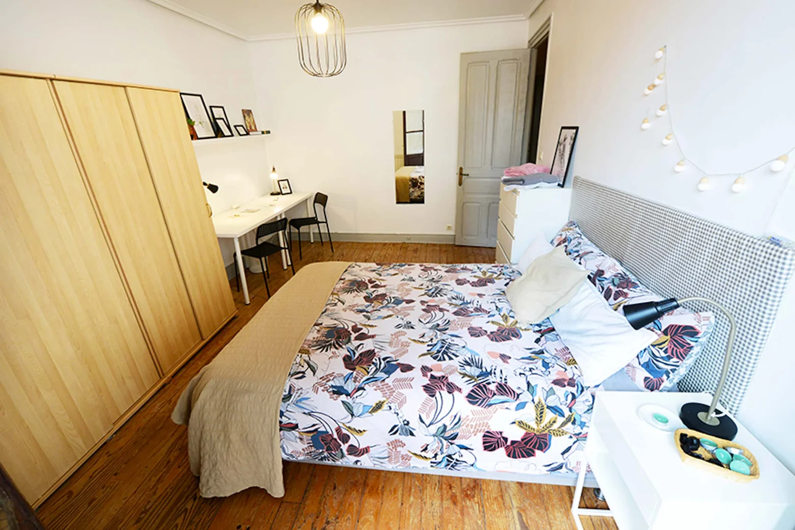 Quarto de estudante económico perto do campus em