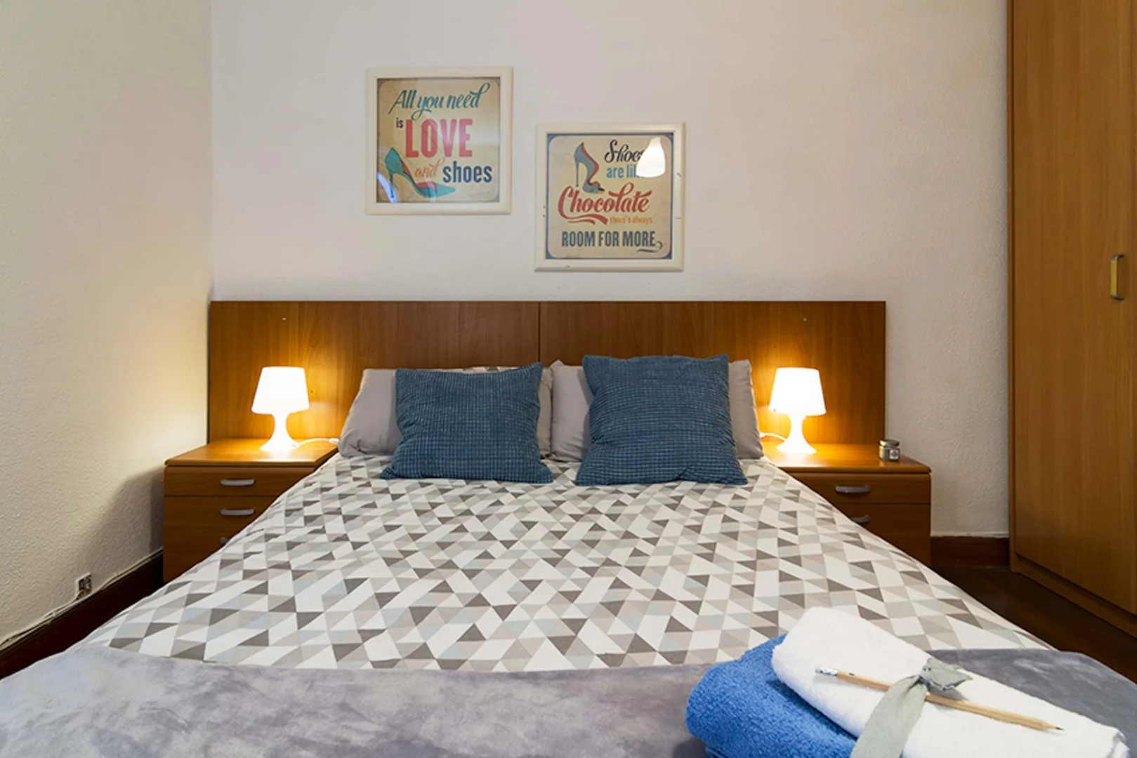 Quarto acolhedor para estudantes disponível em