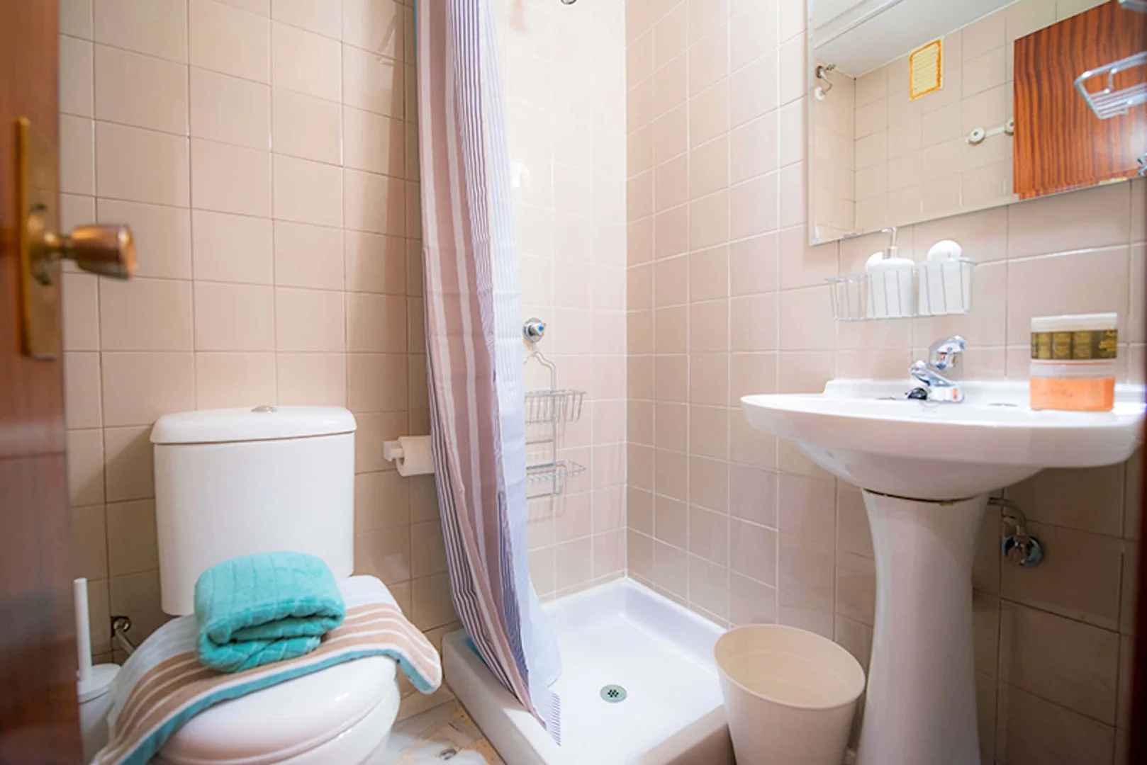 Quarto de estudante funcional perfeito para estudar em