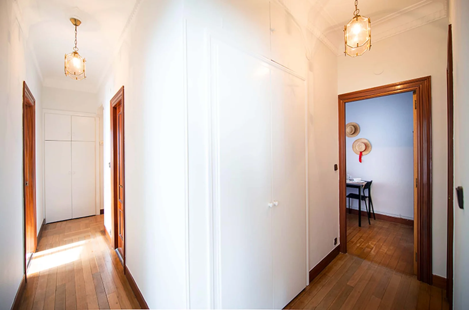 Quarto acolhedor para estudantes disponível em