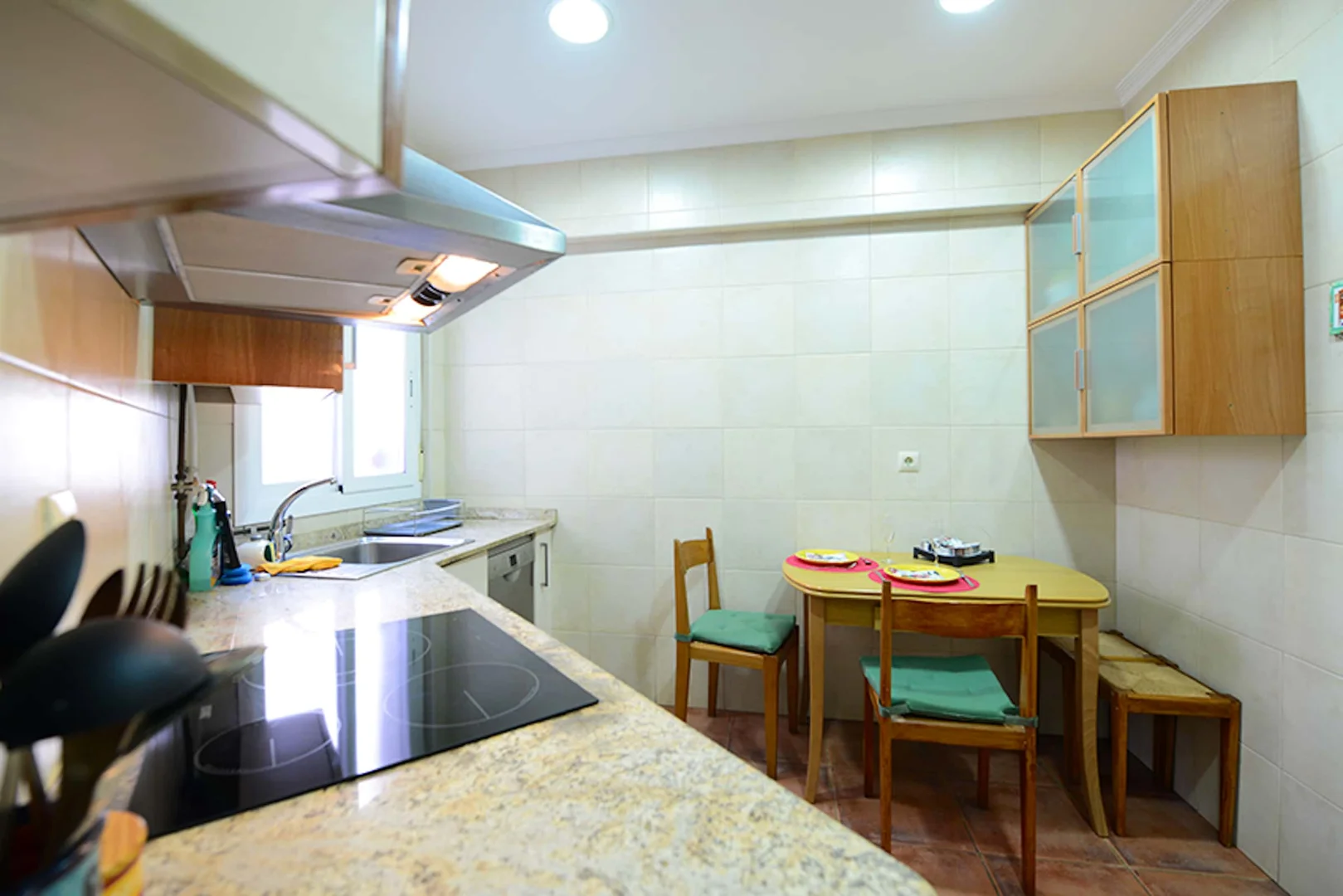 Quarto acolhedor para estudantes disponível em