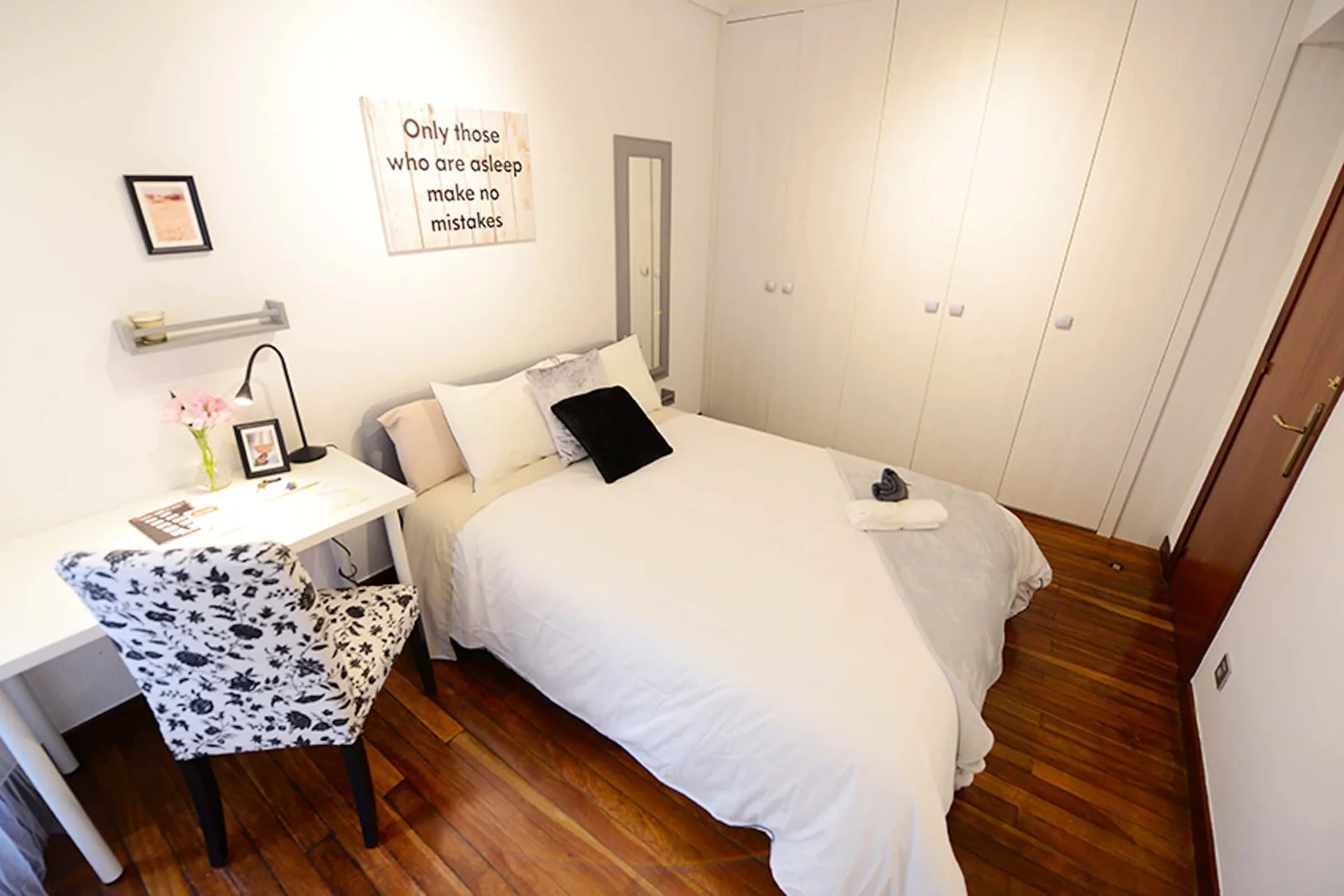 Quarto de estudante económico com localização conveniente em