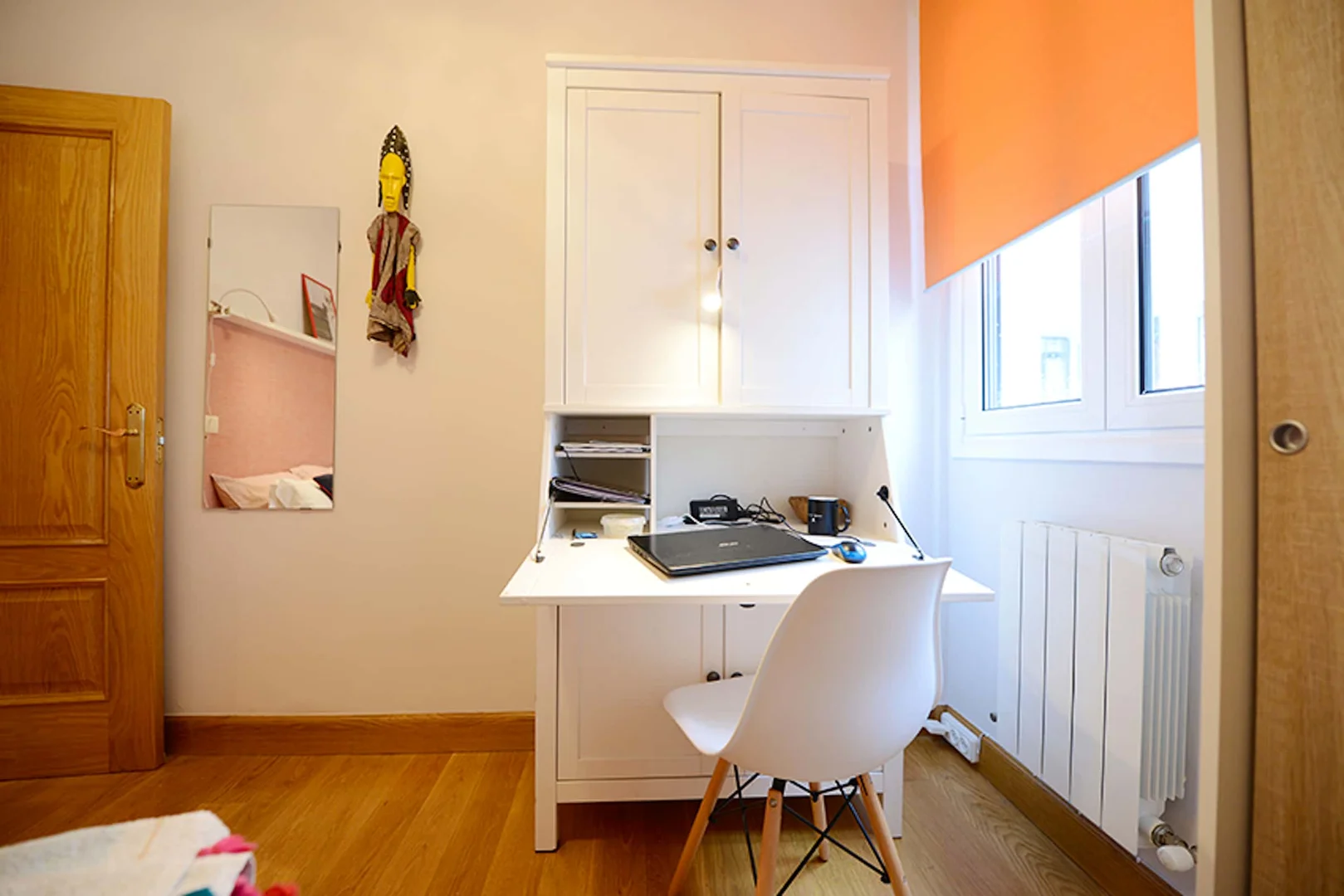 Quarto de estudante económico perto do campus em 