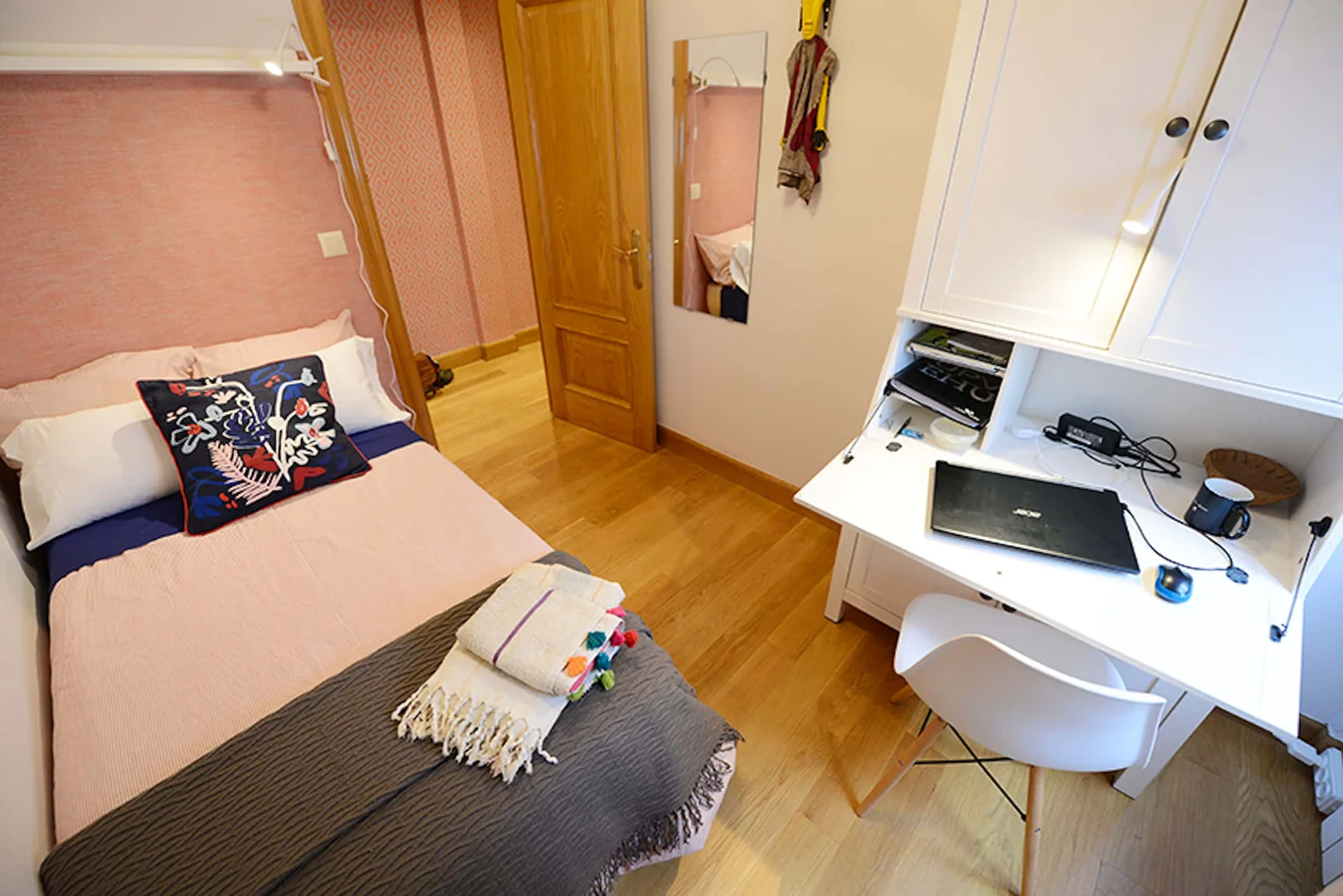 Quarto amigo do estudante em  com comodidades modernas
