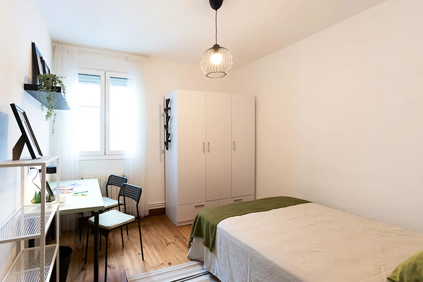 Quarto de estudante funcional perfeito para estudar em