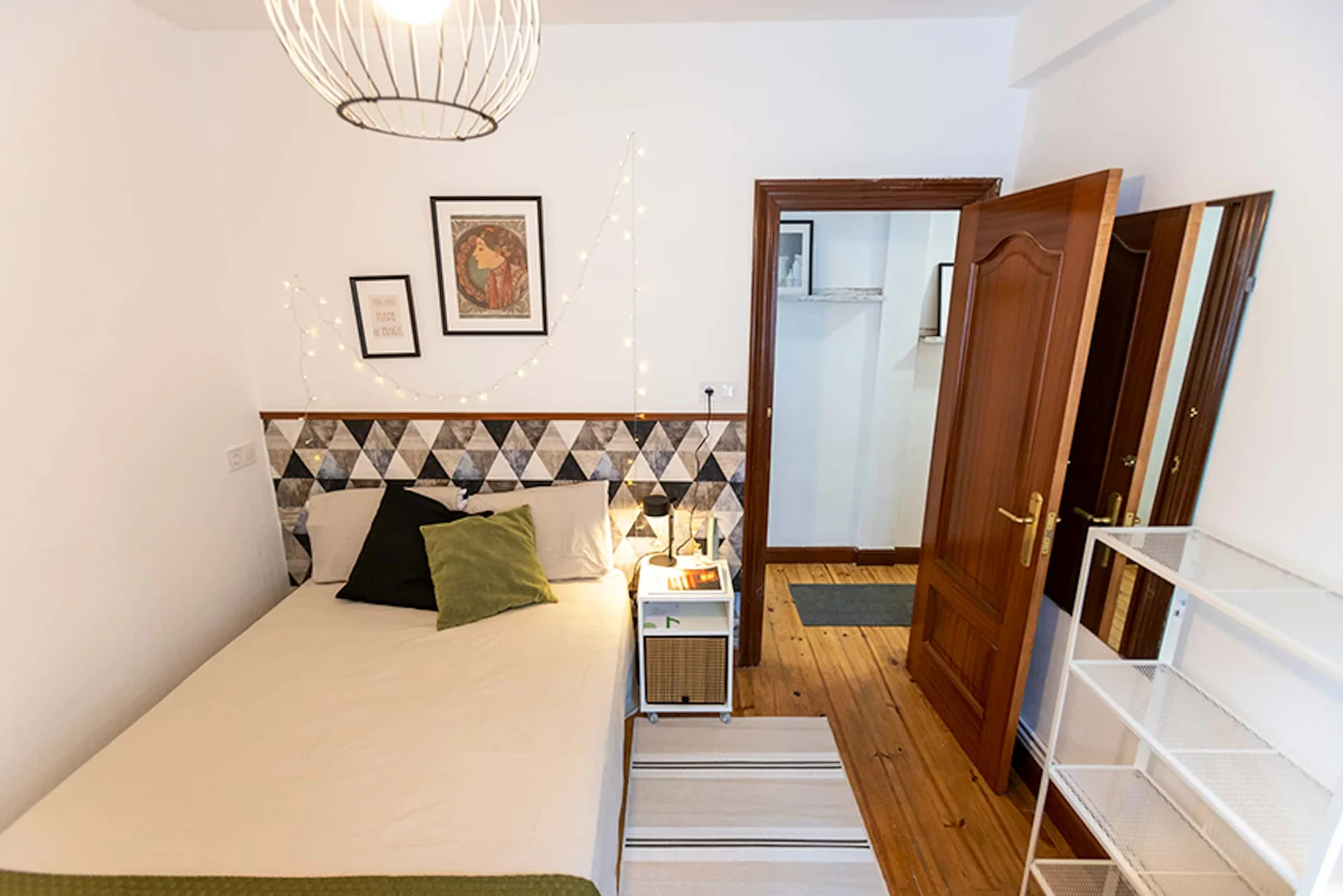 Quarto acolhedor para estudantes disponível em