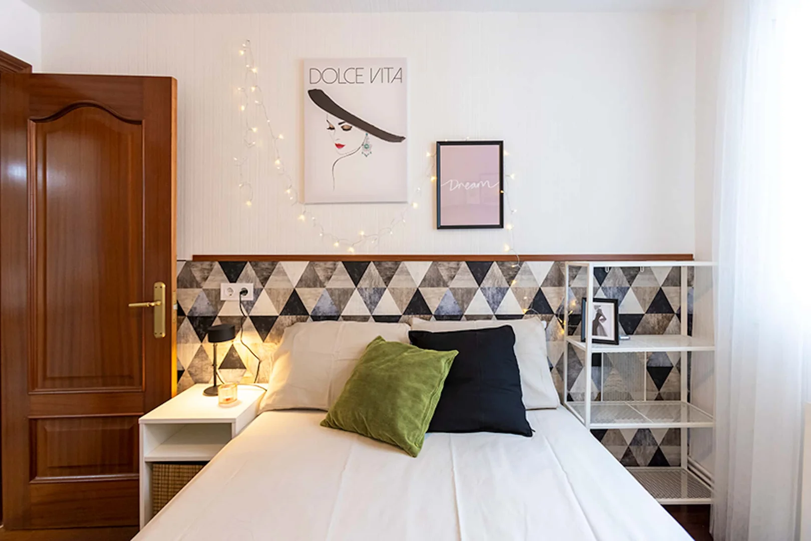 Quarto amigo do estudante em com comodidades modernas