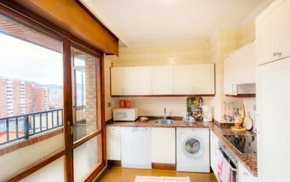 Quarto privado em Amadeo Deprit Kalea, 48006 Bilbo, Bizkaia, Spain, imagem 1 de 18