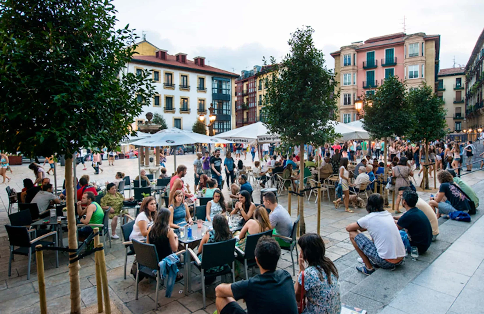 Stanza per studenti luminosa e ariosa con facile accesso all'università a 