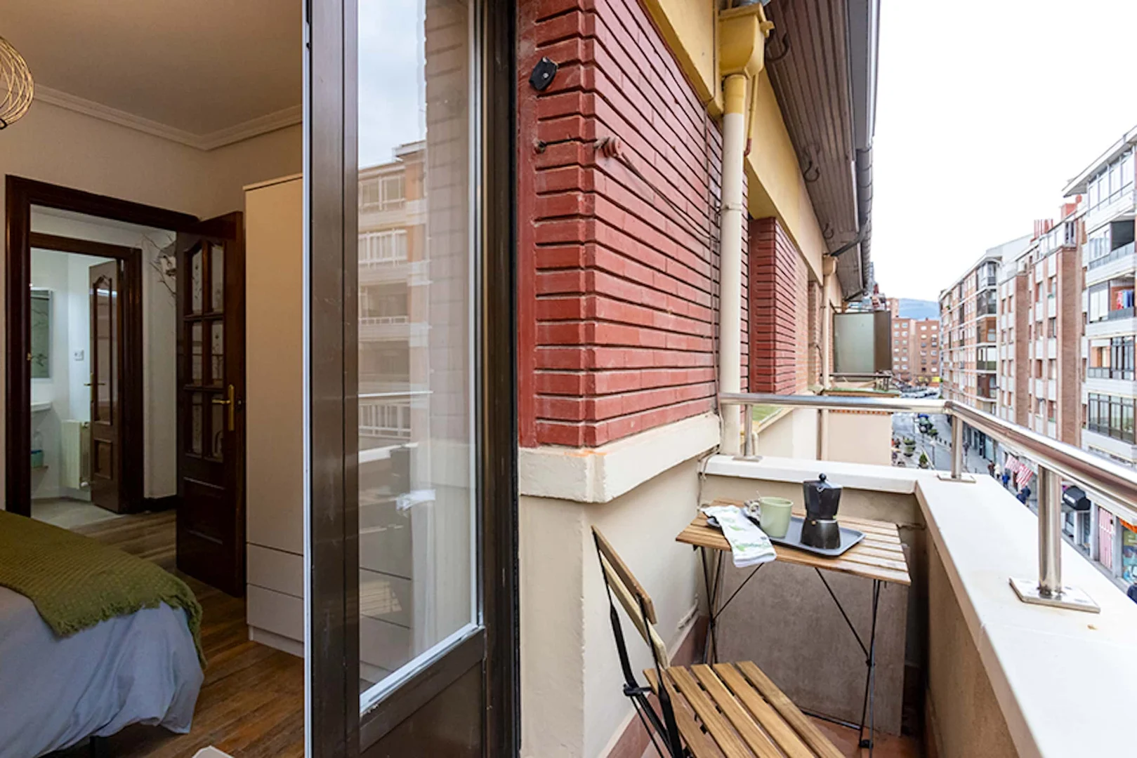 Quarto amigo do estudante em com comodidades modernas