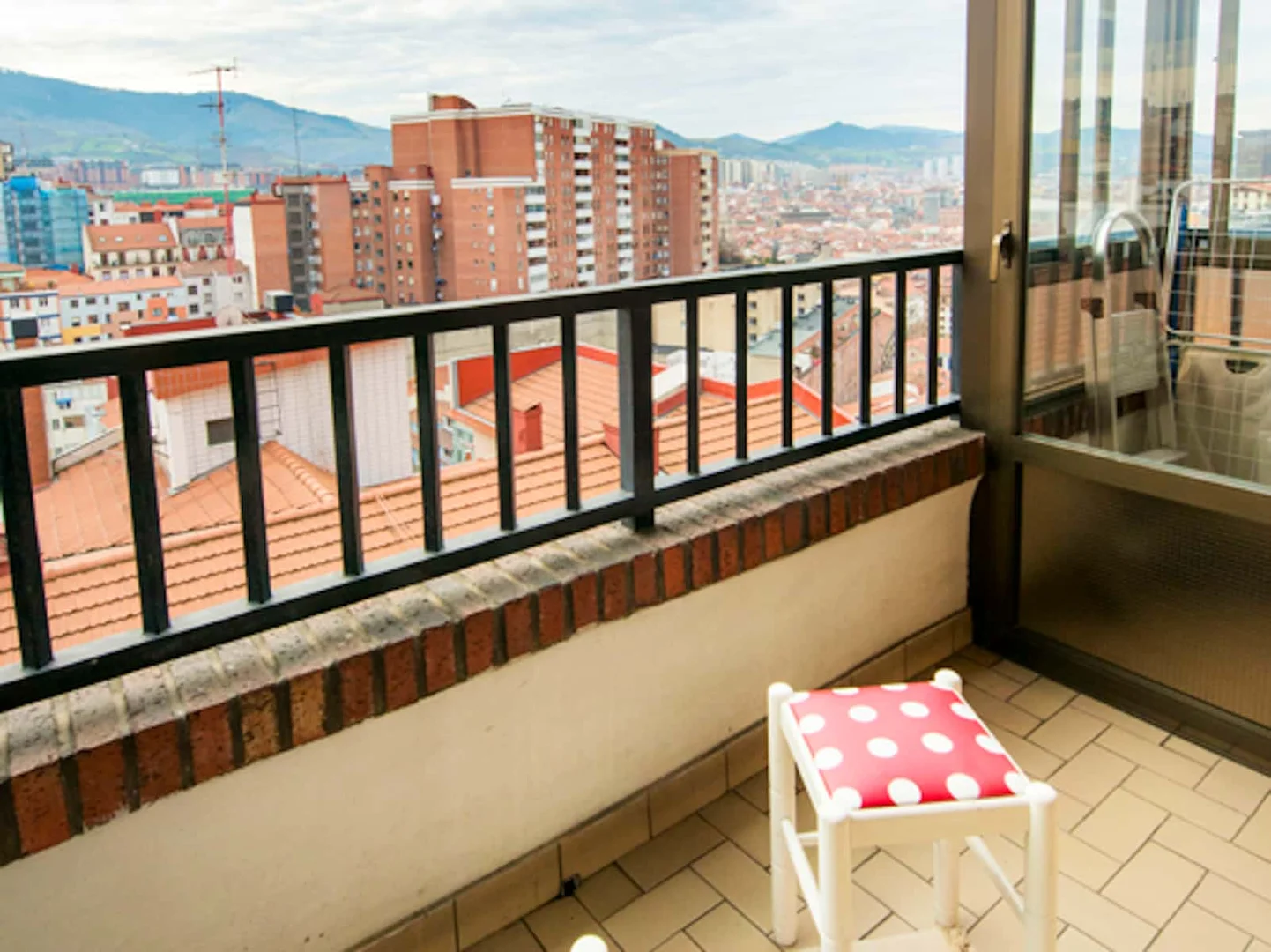 Quarto para alugar em apartamento de estudantes em , totalmente mobilado