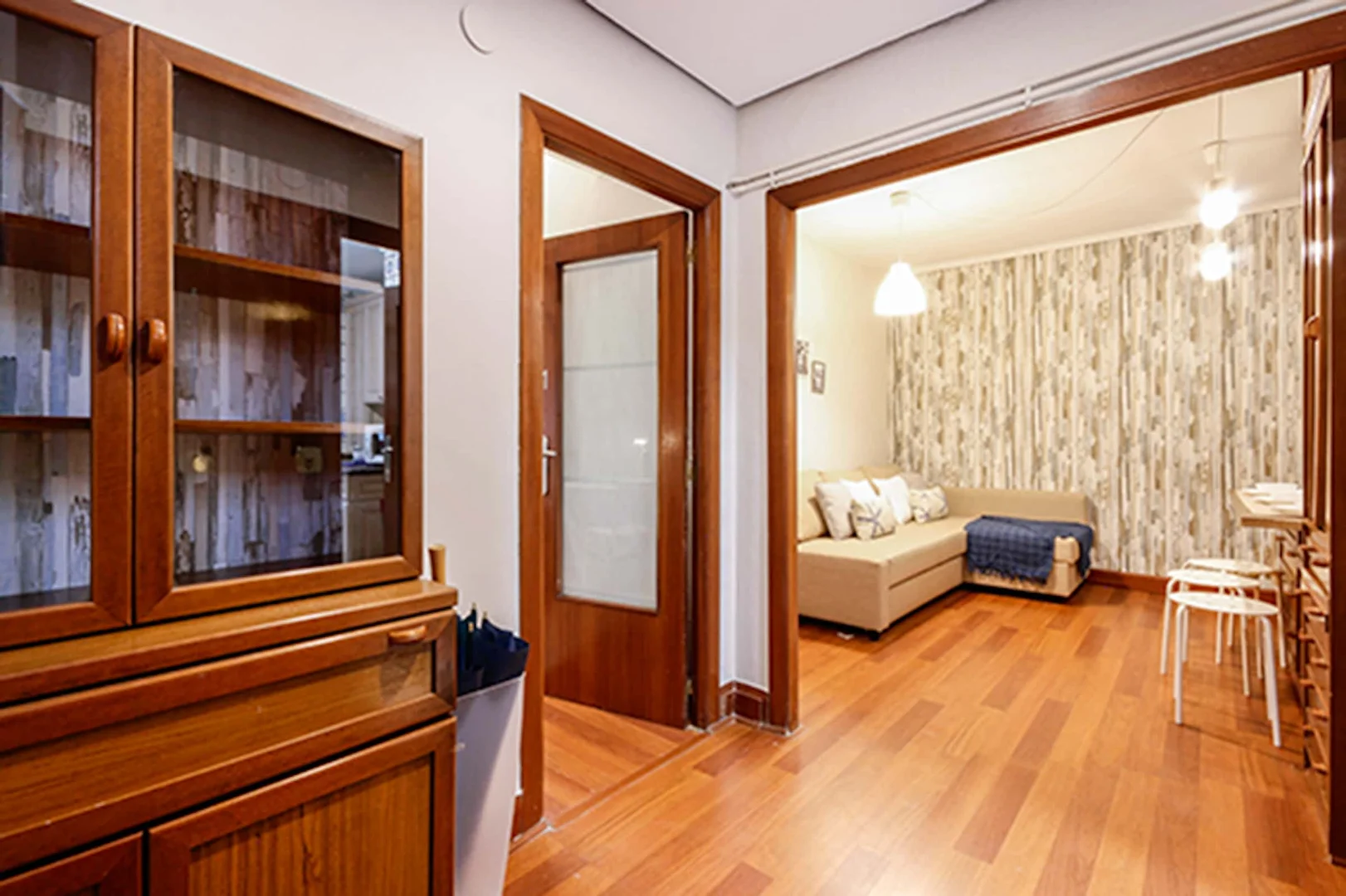 Quarto acolhedor para estudantes disponível em