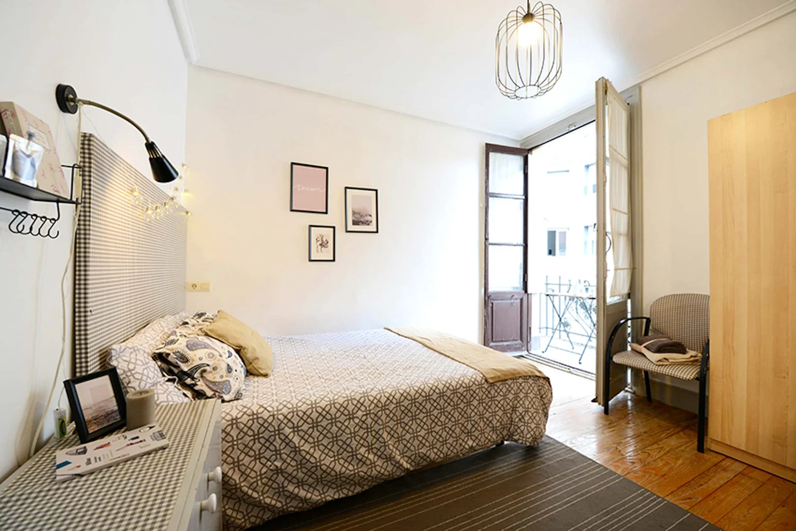 Quarto amigo do estudante em  com comodidades modernas
