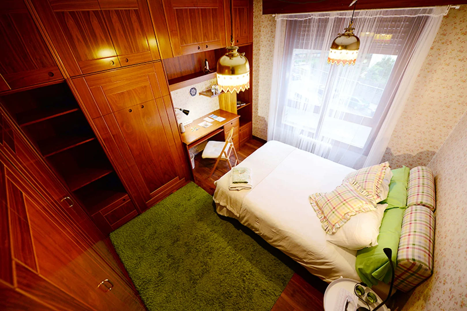 Quarto de estudante confortável e espaçoso em 