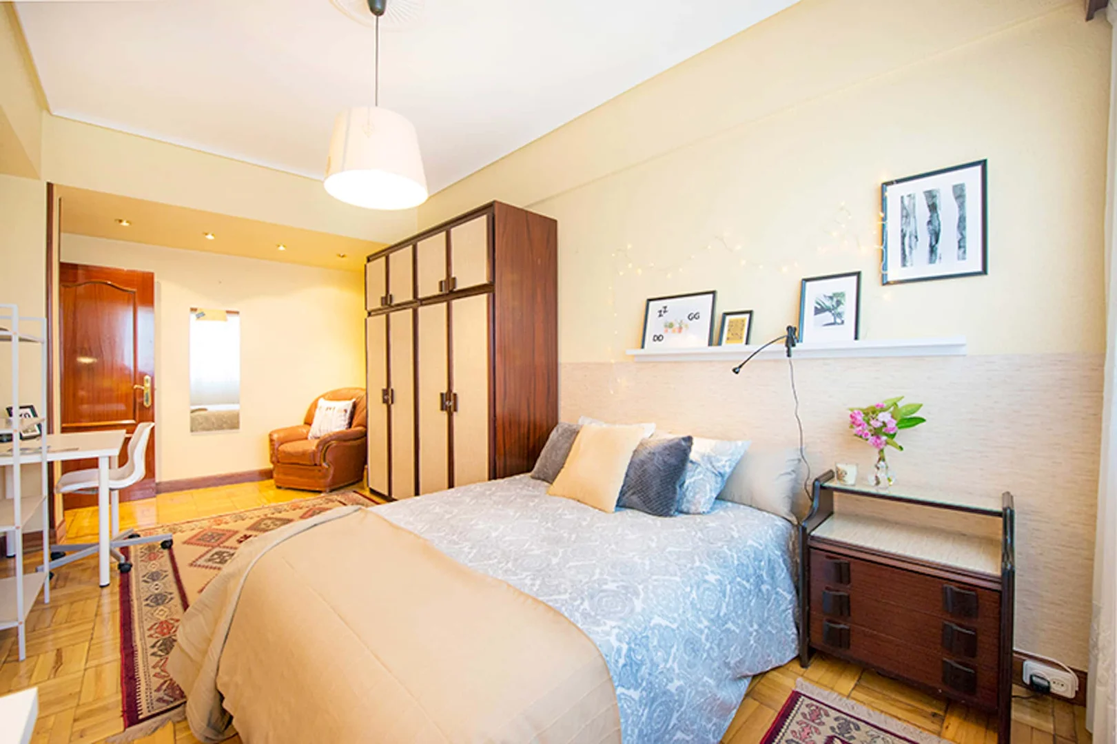 Quarto amigo do estudante em com comodidades modernas