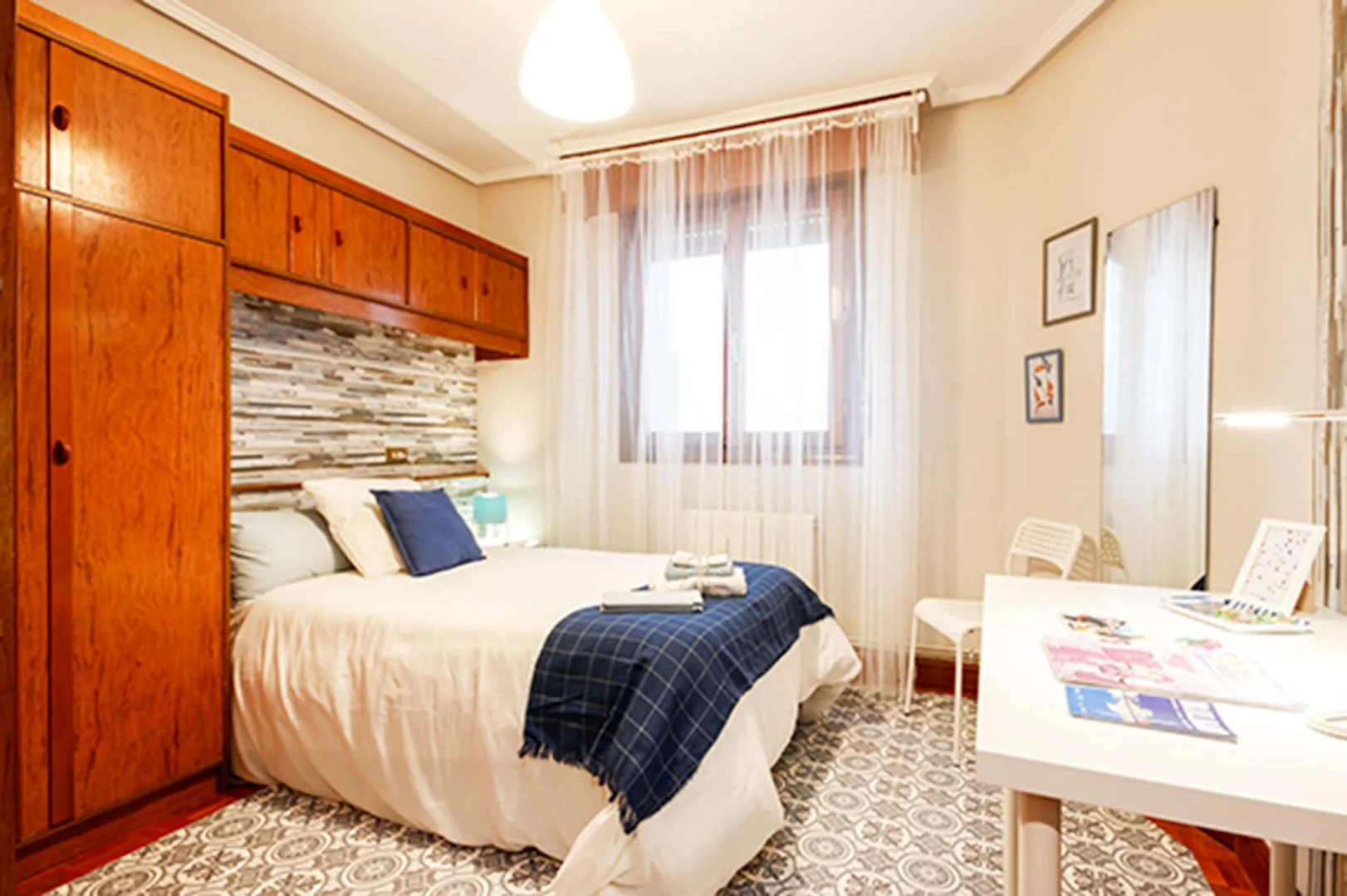 Quarto de estudante económico com localização conveniente em 