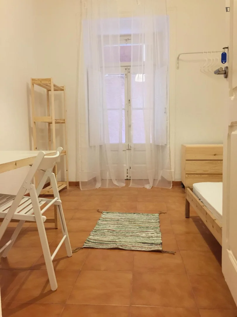 Budget-friendly student room close to campus in