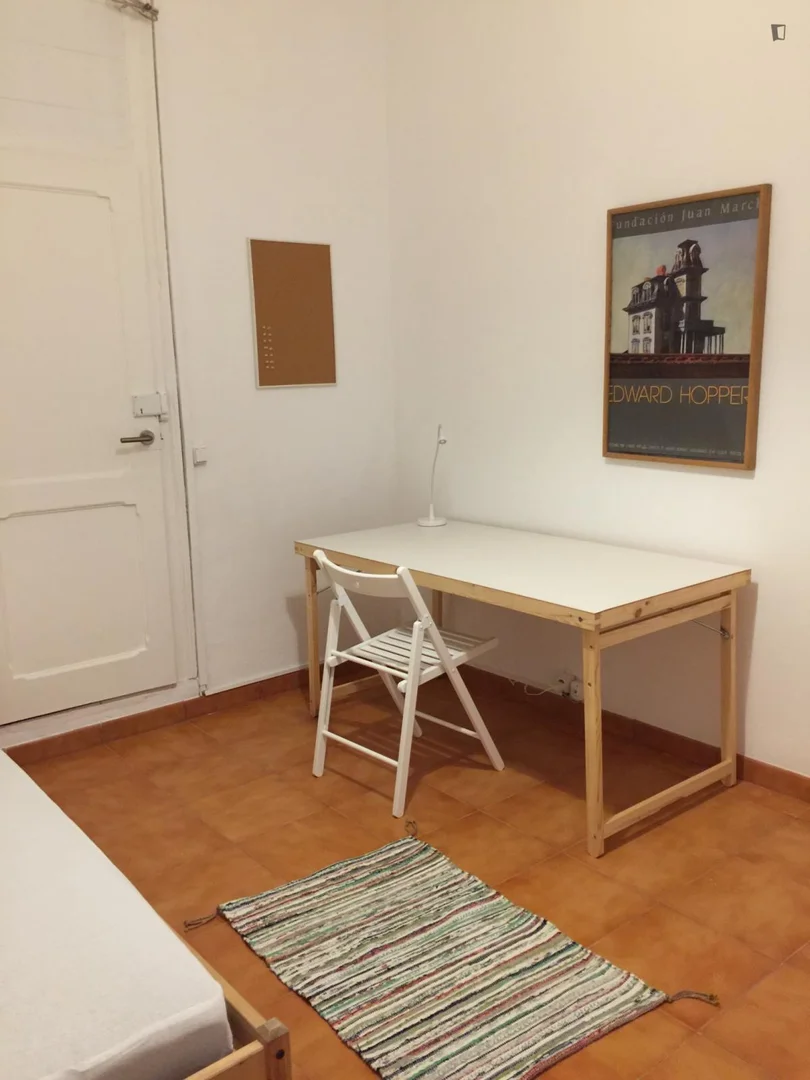 Cozy room for students available in