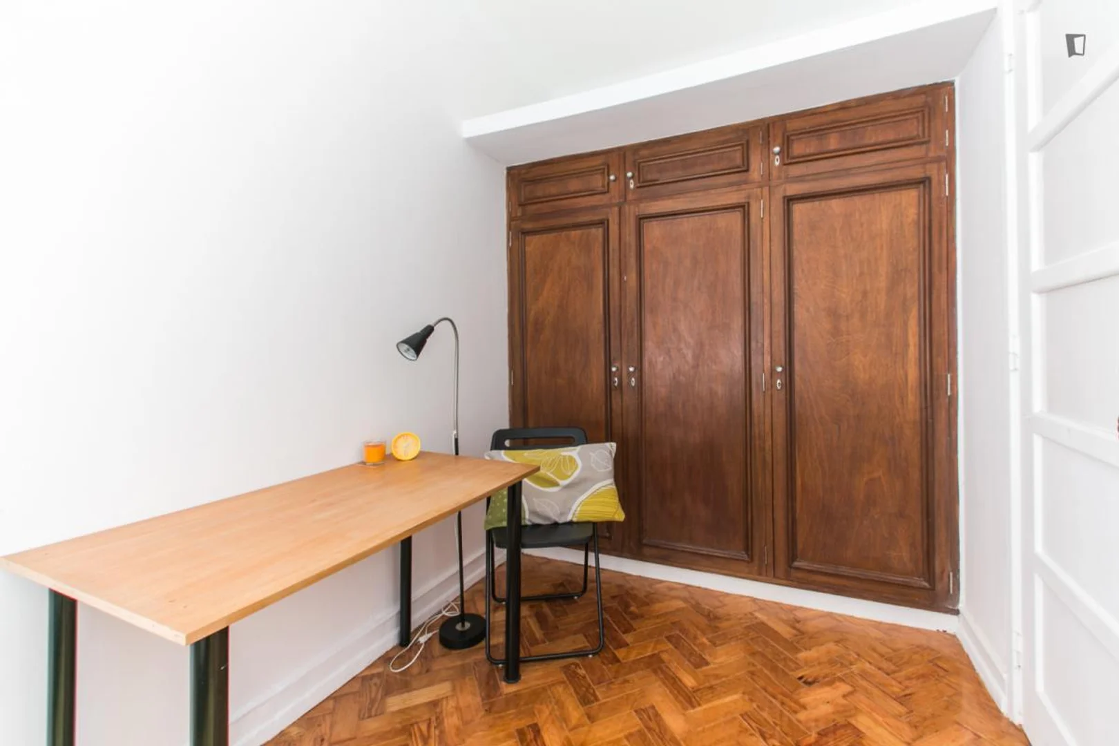 Bezahlbares Zimmer für Studenten mit ausreichender Beleuchtung in 