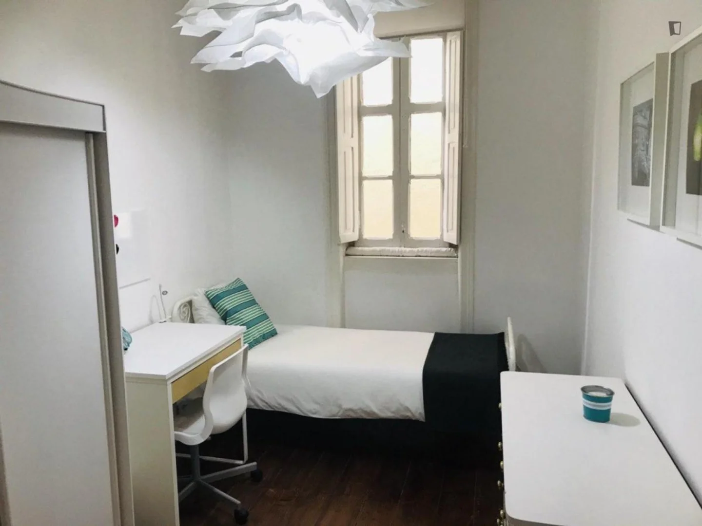 Student-friendly room in  with modern amenities