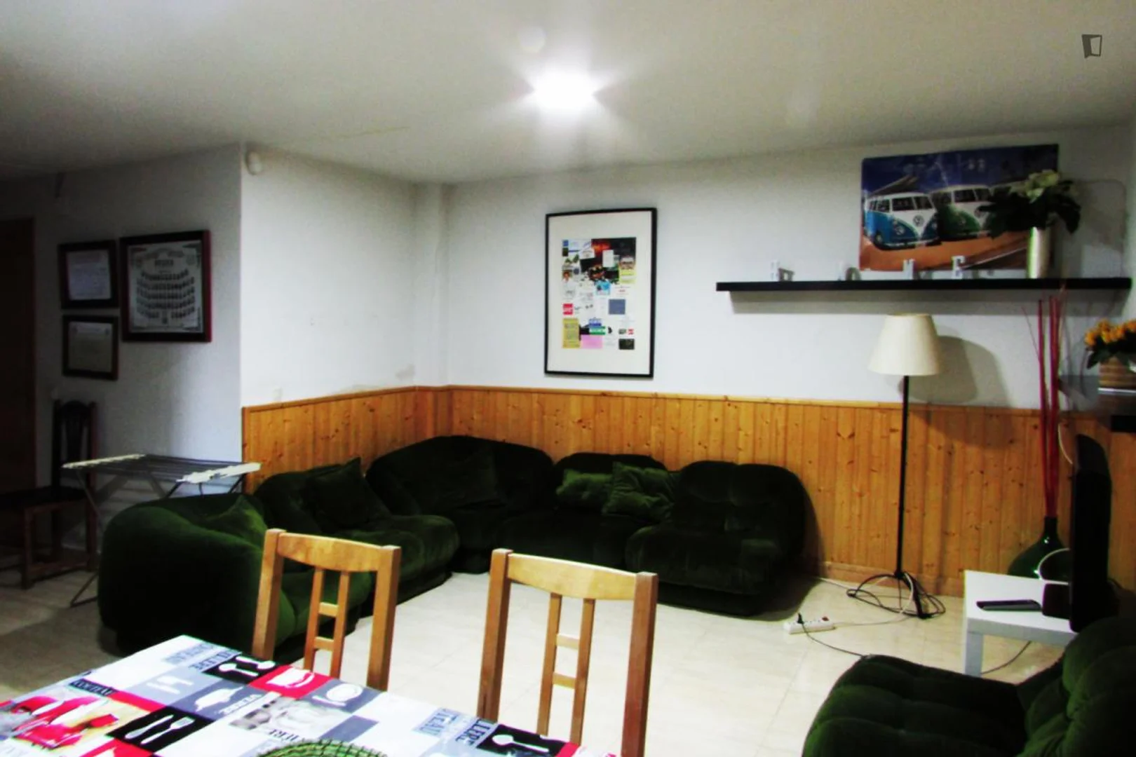 'de öğrenci dairesinde, tamamen mobilyalı kiralık oda