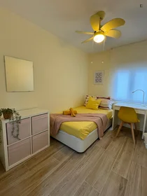 Günstiges Privatzimmer in {area}