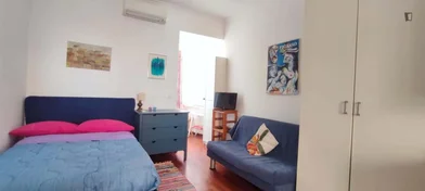 Logement avec 3 chambres à {area}