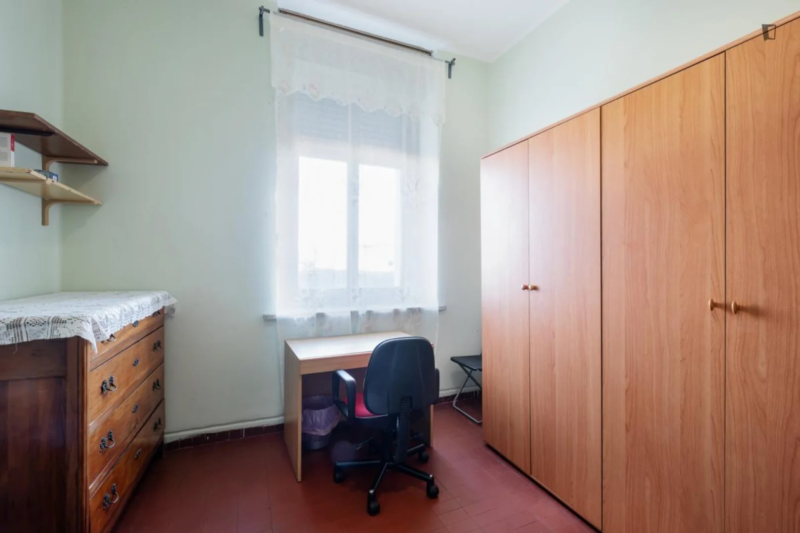 Habitación para estudiantes en  con área de estudio y facilidades compartidas