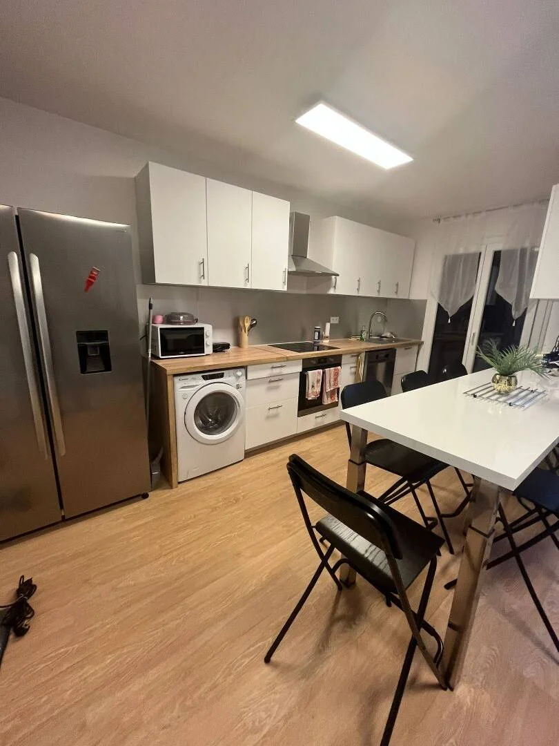 Habitación en apartamento estudiantil en alquiler en , completamente amueblado