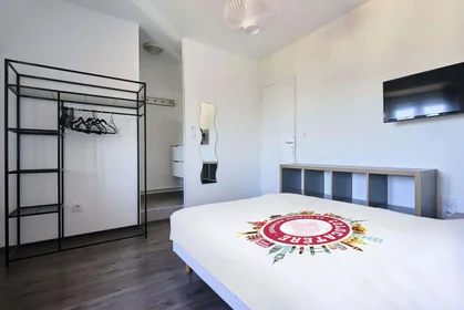 Private room at 93 Rue du Barbâtre, 51100 Reims, France, image 3 of 12
