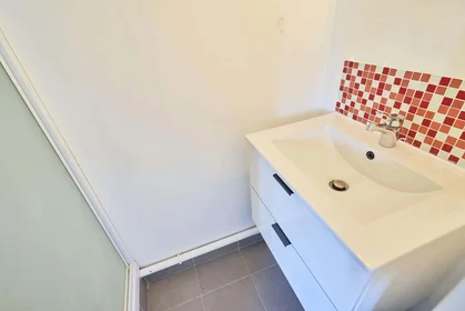 Private room at 93 Rue du Barbâtre, 51100 Reims, France, image 4 of 12