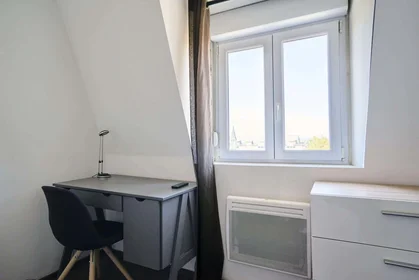 Private room at 93 Rue du Barbâtre, 51100 Reims, France, image 6 of 12