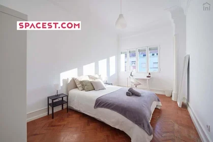 Stanza privata in Av. Alm. Reis 219, 1000-049 Lisboa, Portugal, immagine 1 di 20