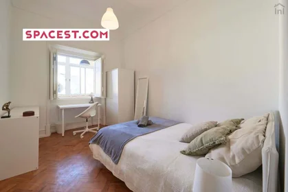Stanza privata in Av. Alm. Reis 219, 1000-049 Lisboa, Portugal, immagine 1 di 20