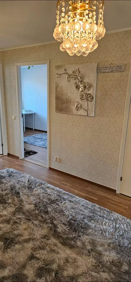 Chambre d'étudiant à  avec espace d'étude et installations communes