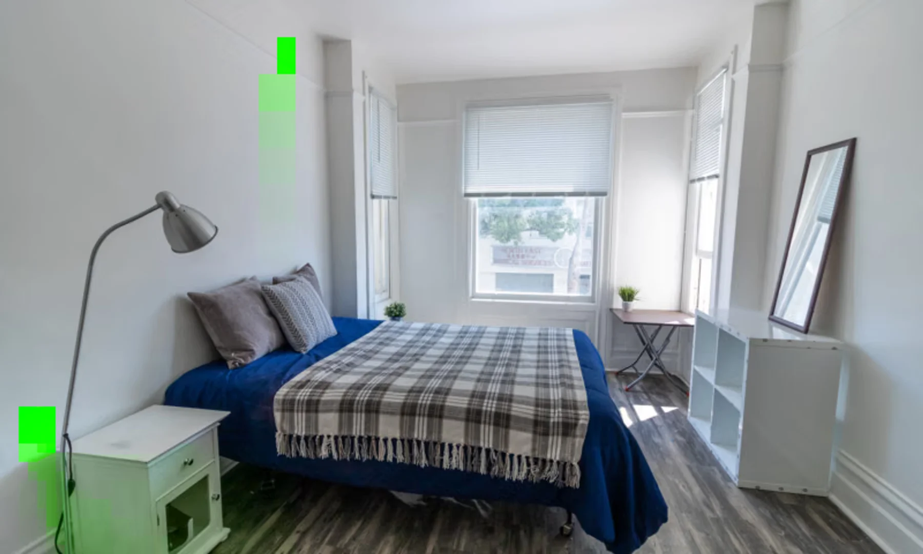 Quarto de estudante em  com área de estudo e instalações partilhadas