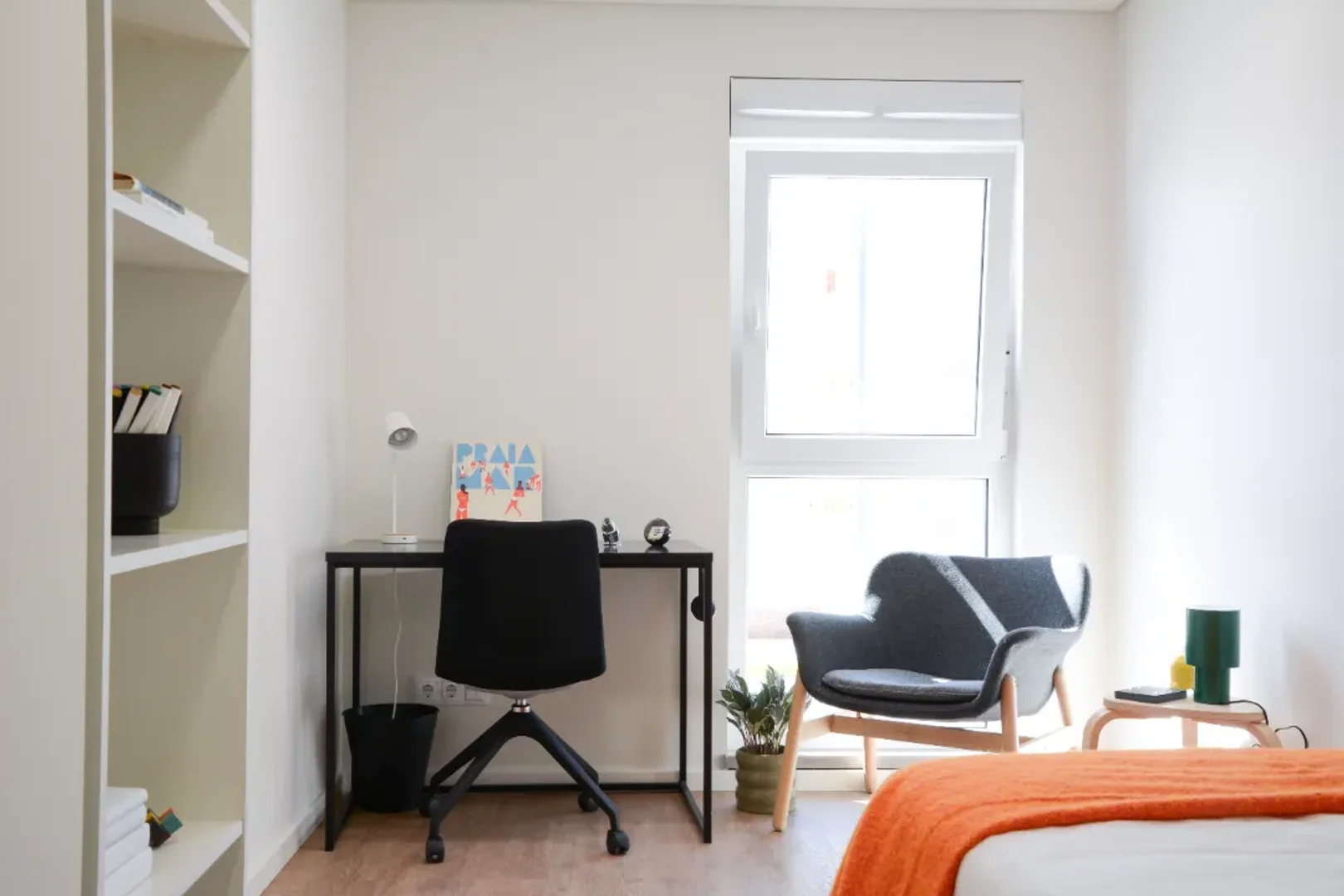 Stanza per studenti luminosa e ariosa con facile accesso all'università a 