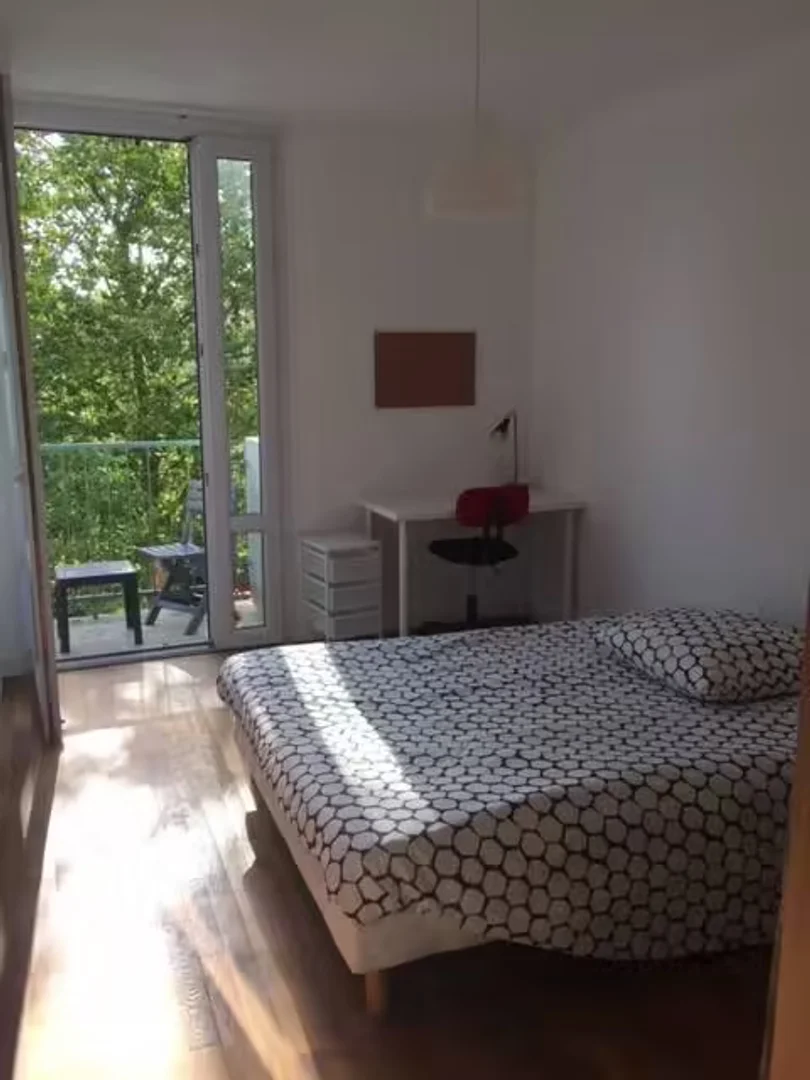 Cozy room for students available in 