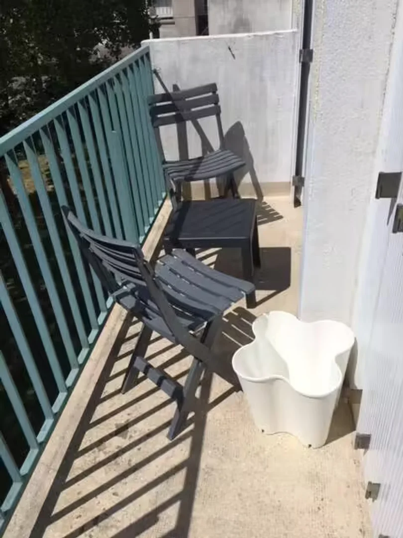 Room for rent in student apartment in , fully furnished