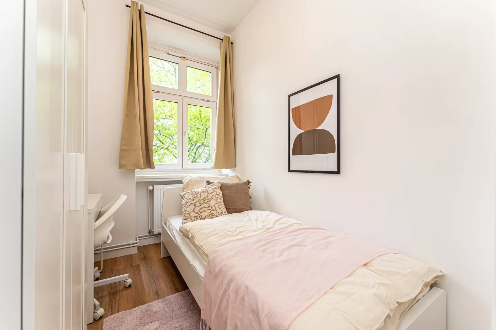 Chambre confortable pour étudiants disponible dans