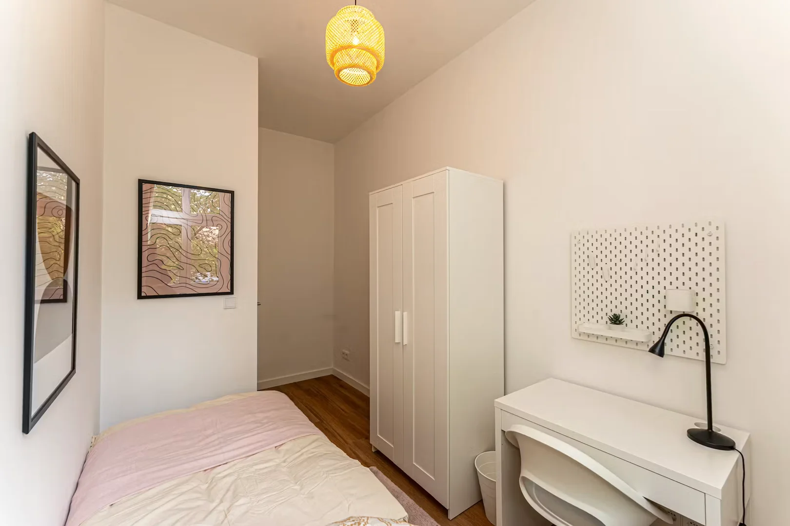Chambre confortable pour étudiants disponible dans