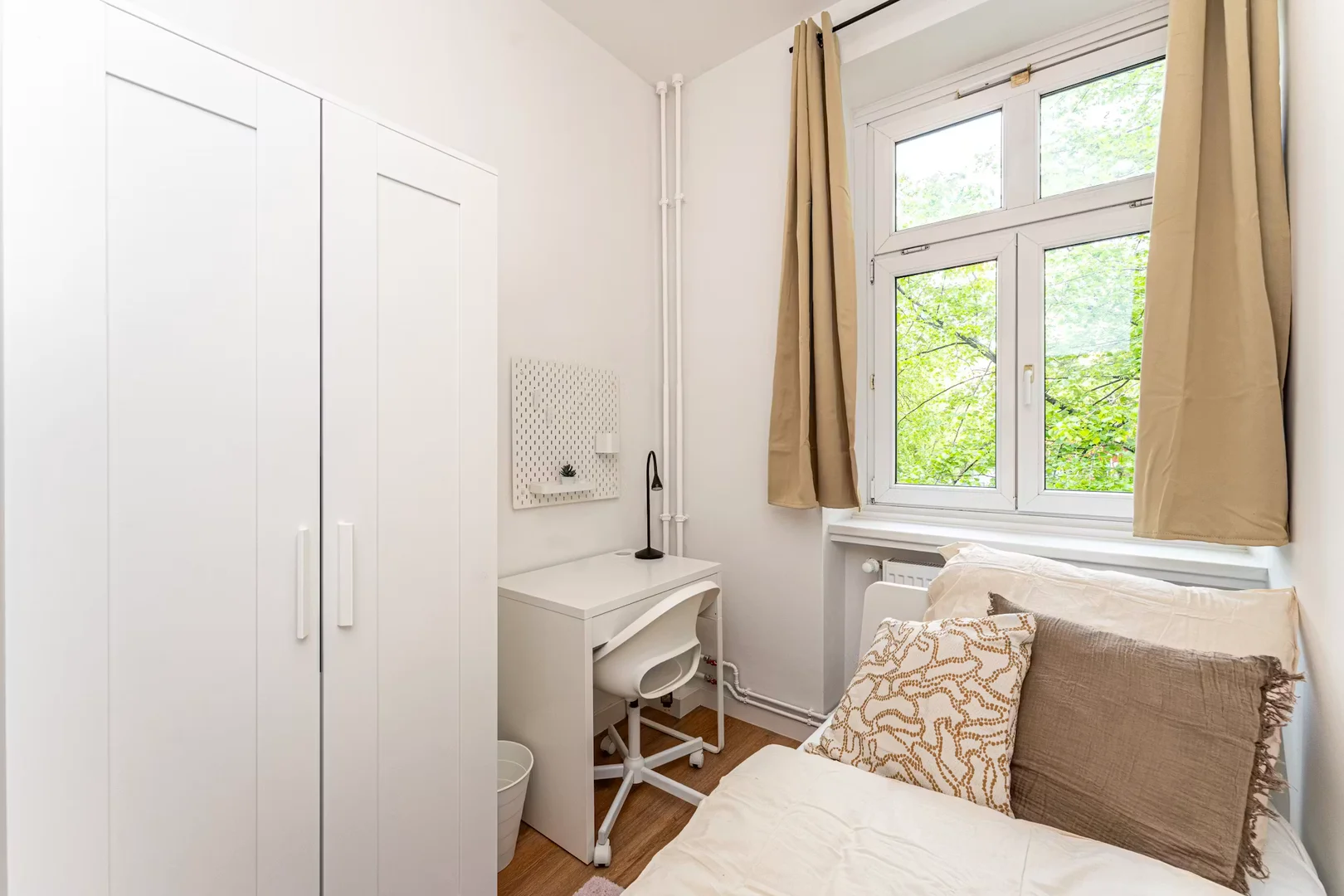 Chambre abordable pour les étudiants avec un bon éclairage dans