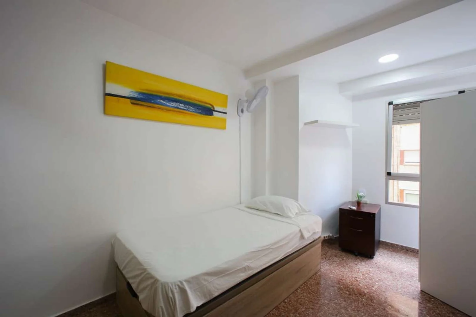 Habitación para estudiantes en  con área de estudio y facilidades compartidas